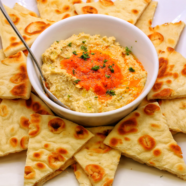 Hummus and pita (red pepper)